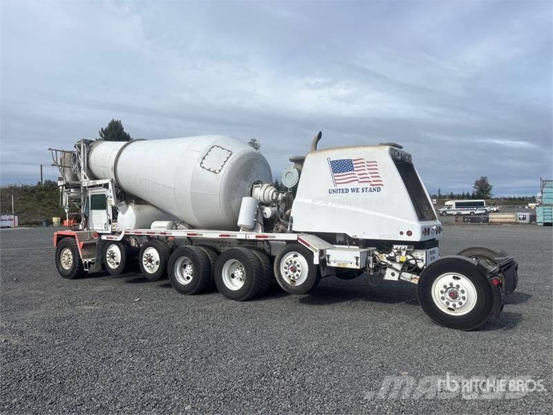Oshkosh S Series 14x6 Front Discharge Mixer Truck Betonvedēji