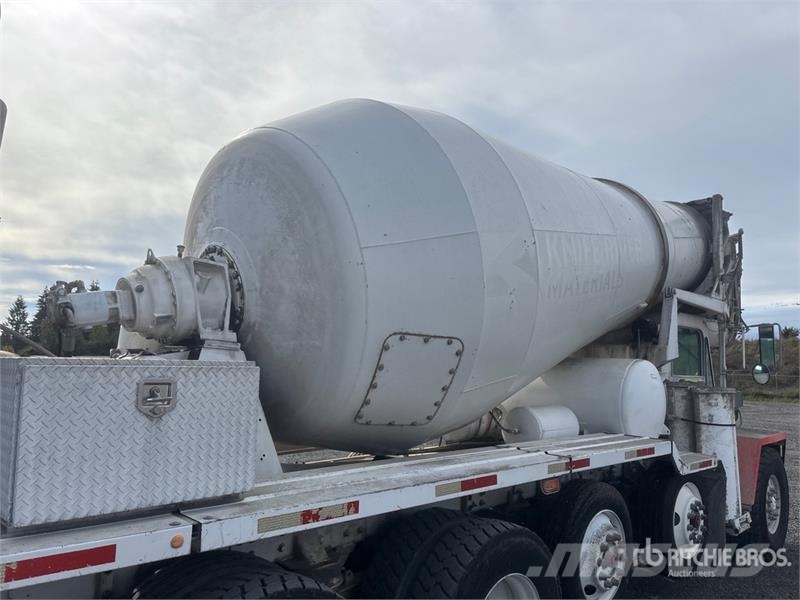 Oshkosh S Series 14x6 Front Discharge Mixer Truck Betonvedēji