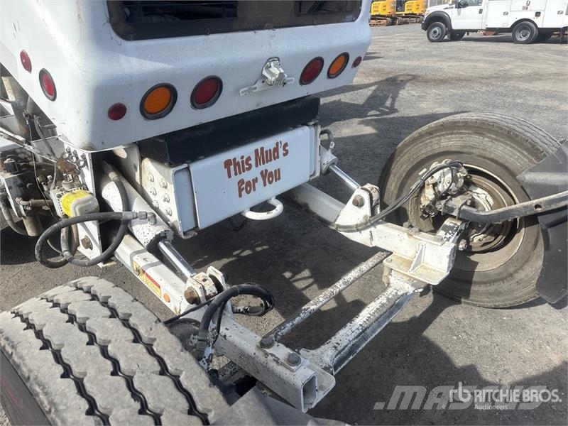 Oshkosh S Series 14x6 Front Discharge Mixer Truck Betonvedēji
