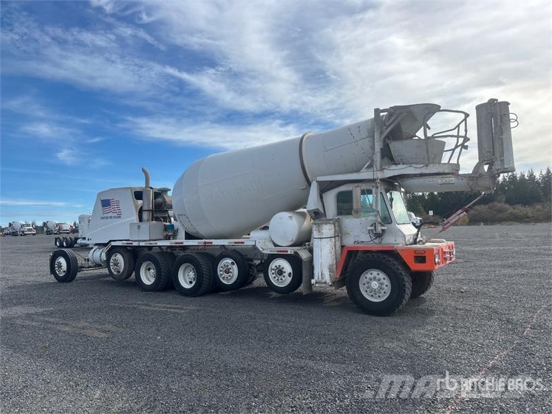 Oshkosh S Series 14x6 Front Discharge Mixer Truck Betonvedēji