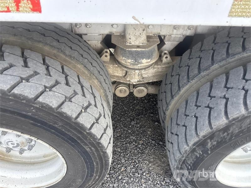 Oshkosh S Series 14x6 Front Discharge Mixer Truck Betonvedēji