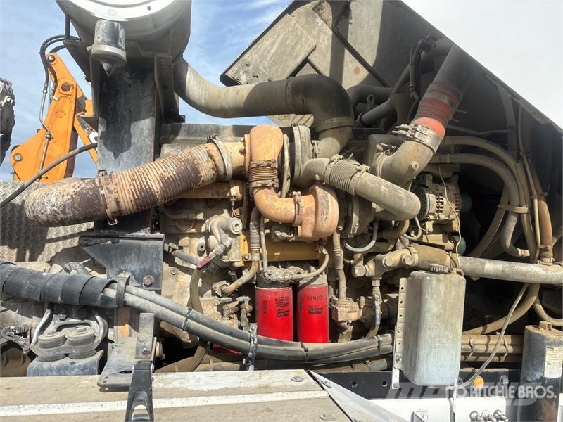 Oshkosh S Series 14x6 Front Discharge Mixer Truck Betonvedēji