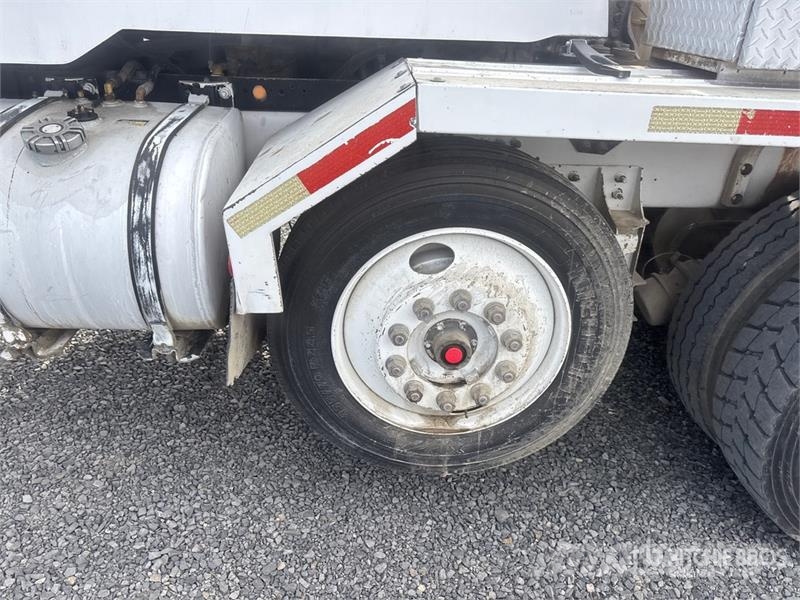 Oshkosh S Series 14x6 Front Discharge Mixer Truck Betonvedēji