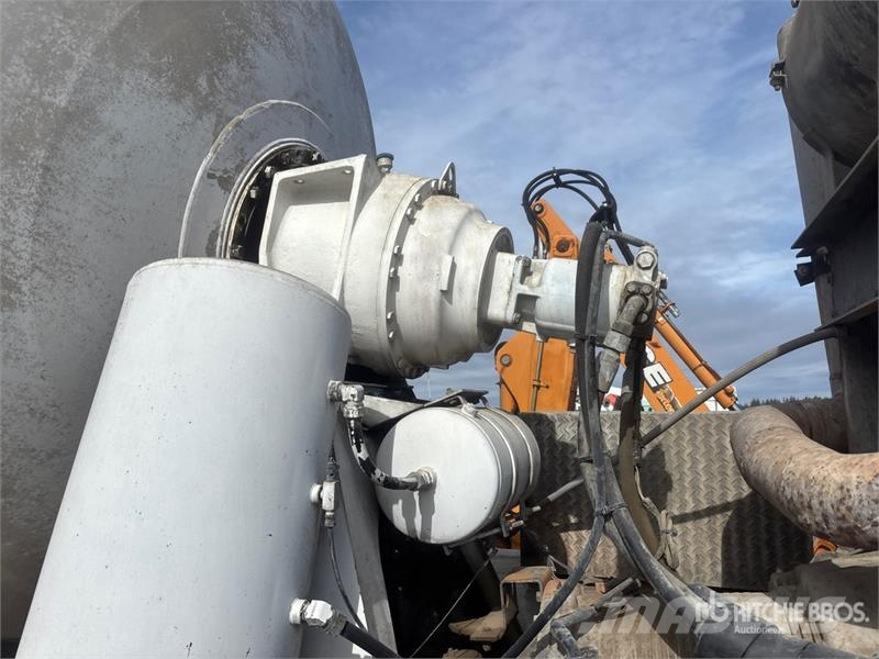 Oshkosh S Series 14x6 Front Discharge Mixer Truck Betonvedēji