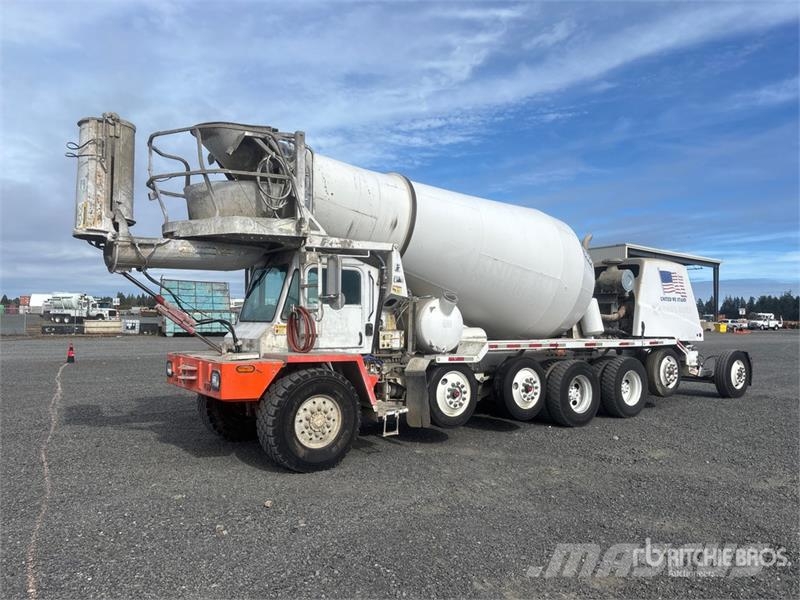 Oshkosh S Series 14x6 Front Discharge Mixer Truck Betonvedēji