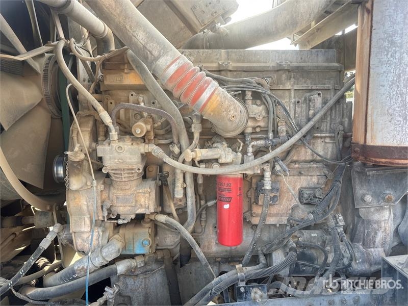 Oshkosh S Series 14x6 Front Discharge Mixer Truck Betonvedēji