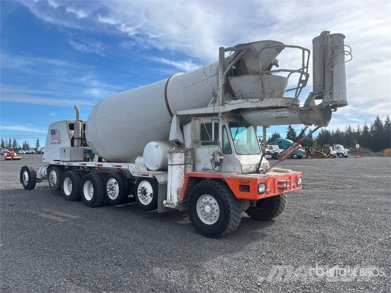 Oshkosh S Series 14x6 Front Discharge Mixer Truck Betonvedēji