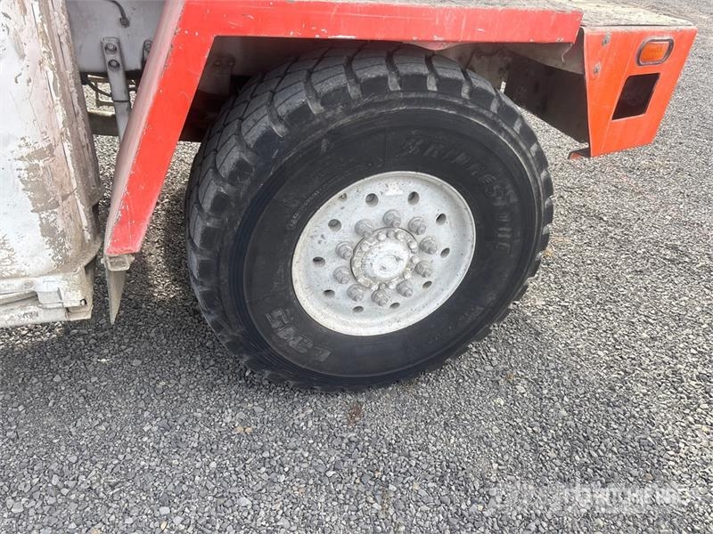 Oshkosh S Series 14x6 Front Discharge Mixer Truck Betonvedēji