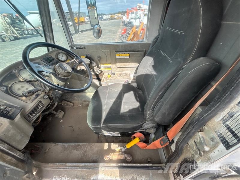 Oshkosh S Series 14x6 Front Discharge Mixer Truck Betonvedēji