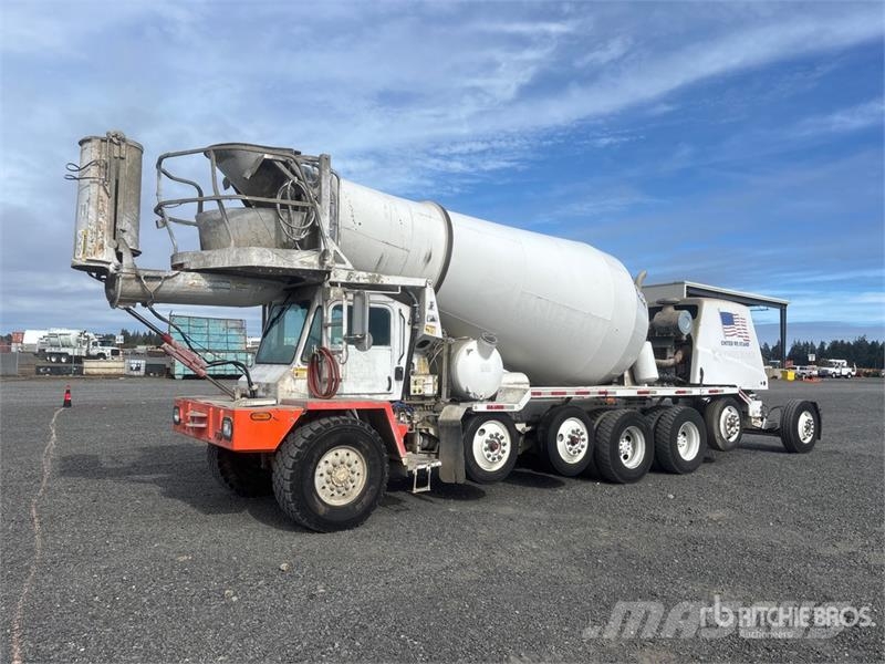 Oshkosh S Series 14x6 Front Discharge Mixer Truck Betonvedēji