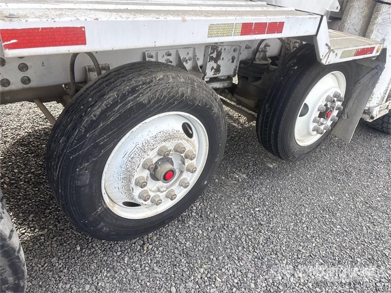 Oshkosh S Series 14x6 Front Discharge Mixer Truck Betonvedēji