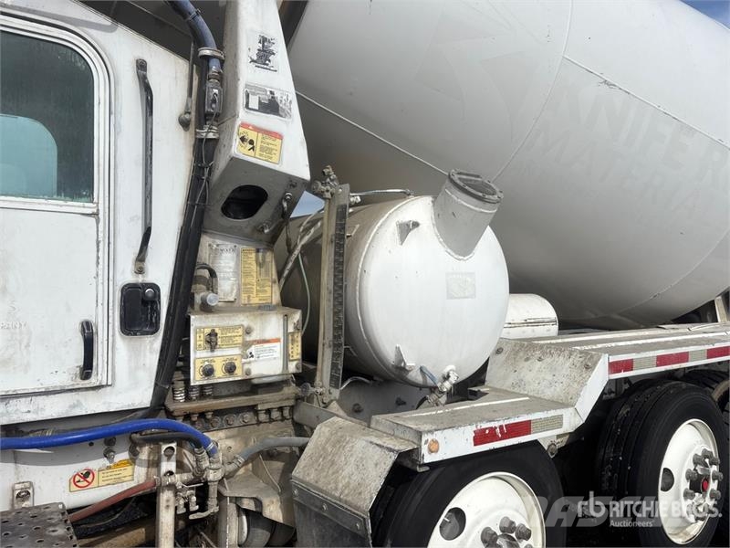 Oshkosh S Series 14x6 Front Discharge Mixer Truck Betonvedēji