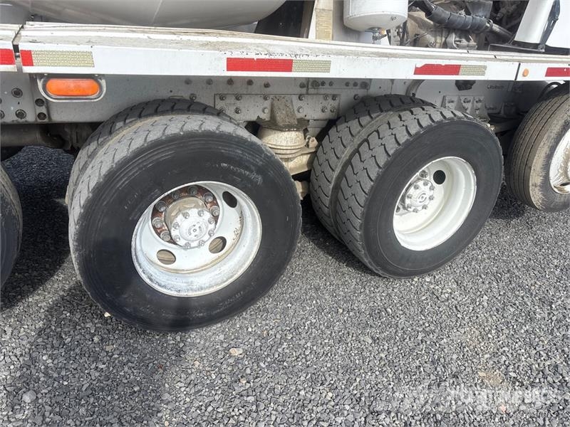 Oshkosh S Series 14x6 Front Discharge Mixer Truck Betonvedēji