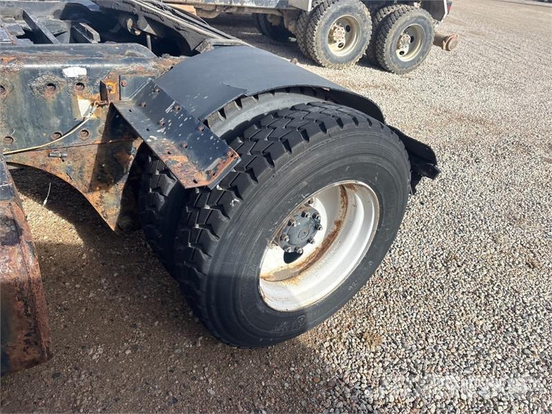 Ottawa Commando 30 4x2 Spotter Truck (Inoperable) ターミナルトラクター
