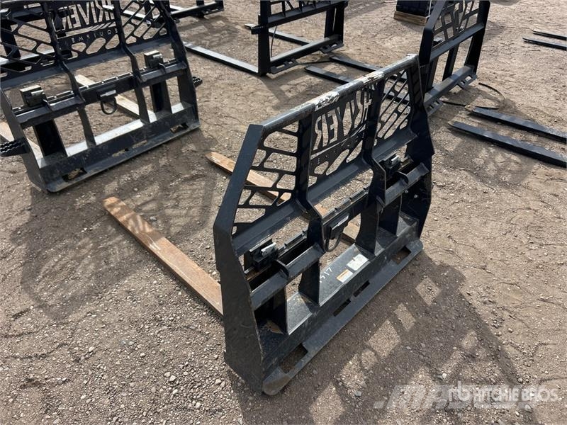 PALADIN 48 in Skid Steer Forks 叉