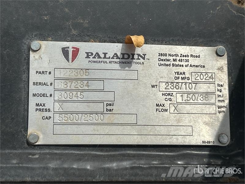 PALADIN 48 in Skid Steer Forks 叉