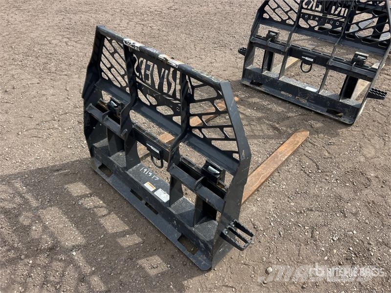 PALADIN 48 in Skid Steer Forks 叉