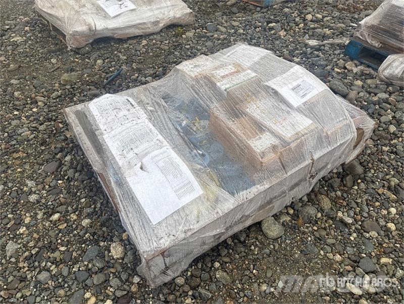  Pallet of Misc. Industrial Valve, Flange, Fitting  建設機械 -　その他