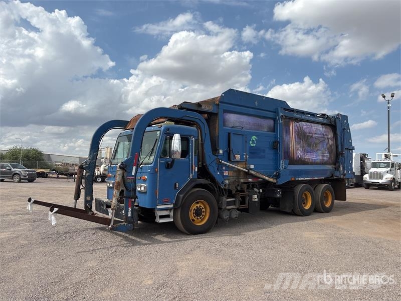 Peterbilt 320 Камиони за отпадъци