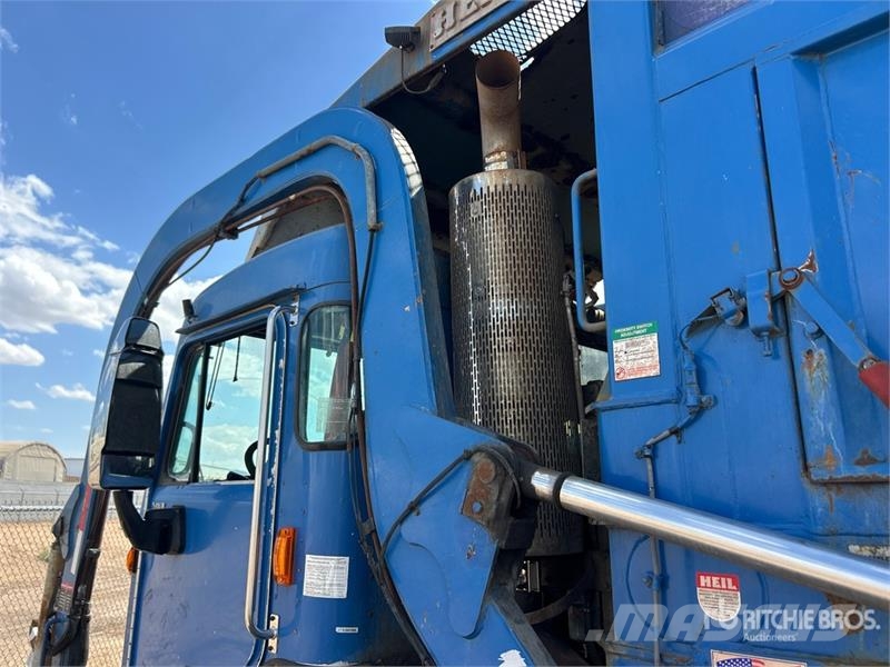 Peterbilt 320 Smetiarske vozidlá