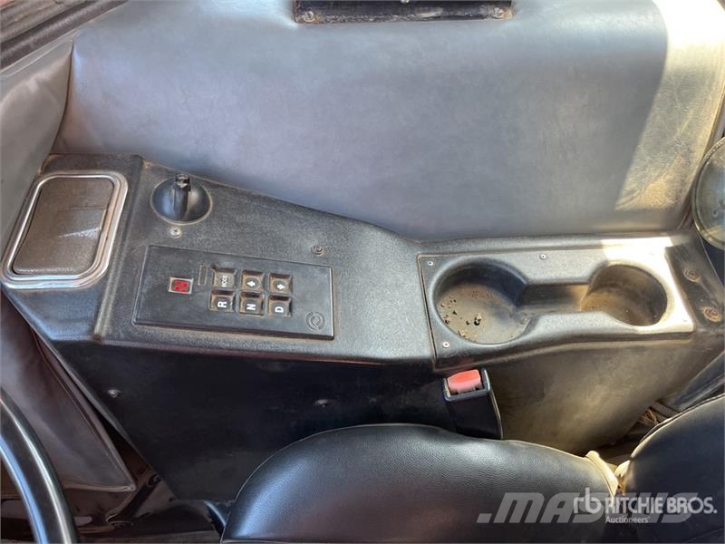 Peterbilt 320 6x4 Roll-Off Truck Skip loader trucks