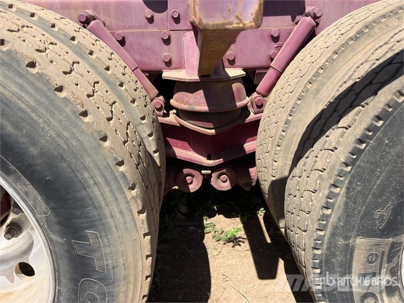 Peterbilt 320 6x4 Roll-Off Truck Skip loader trucks