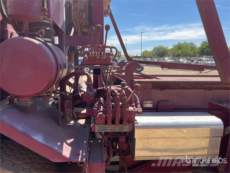 Peterbilt 320 6x4 Roll-Off Truck Skip loader trucks