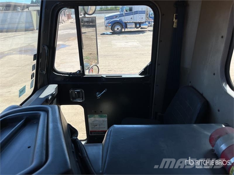 Peterbilt 320 6x4 Roll-Off Truck Skip loader trucks
