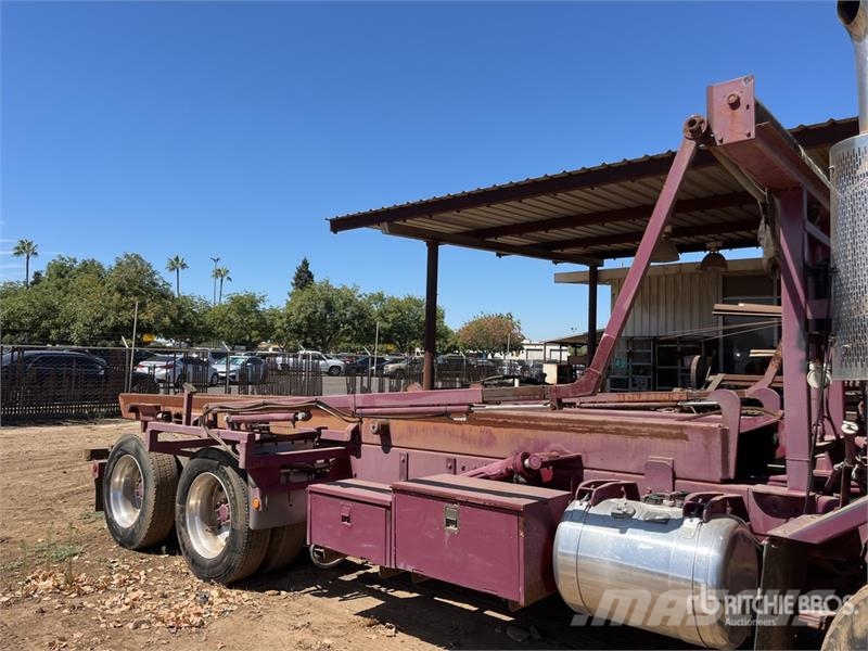 Peterbilt 320 6x4 Roll-Off Truck Skip loader trucks