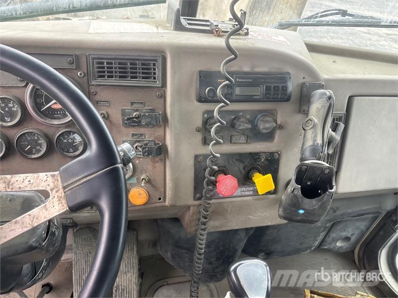 Peterbilt 330 Veepaagiga autod