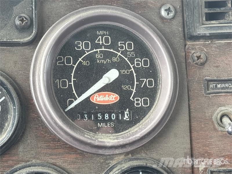 Peterbilt 330 Veepaagiga autod