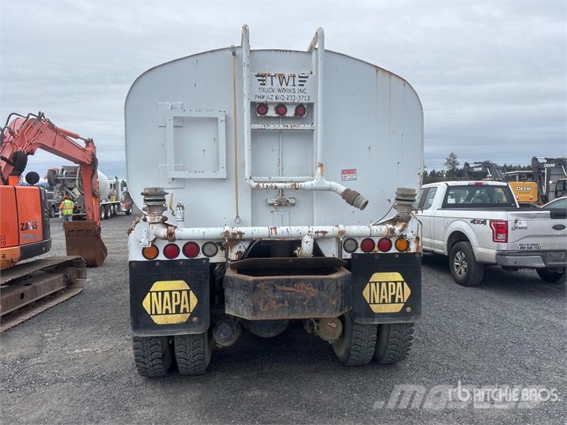 Peterbilt 330 Veepaagiga autod