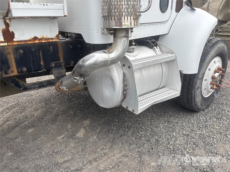 Peterbilt 330 Veepaagiga autod