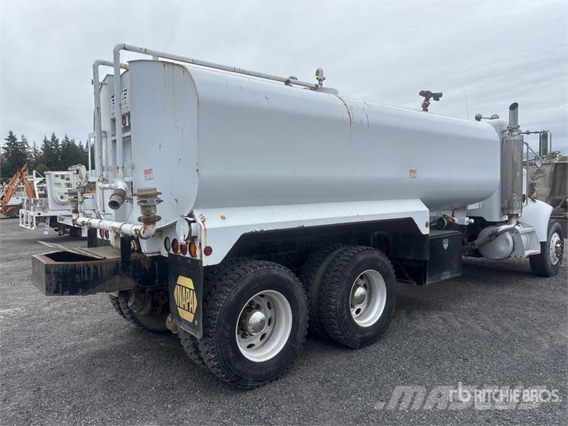 Peterbilt 330 Veepaagiga autod