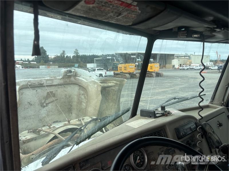 Peterbilt 330 Veepaagiga autod
