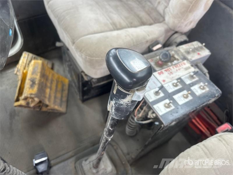 Peterbilt 330 Veepaagiga autod