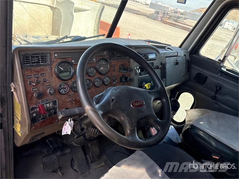 Peterbilt 330 6x4 Fuel and Lube Truck Tovornjaki cisterne