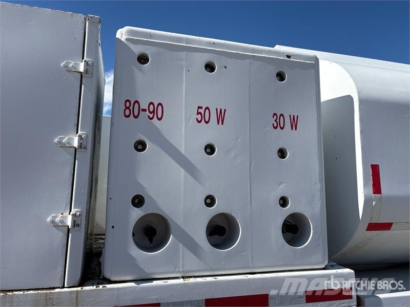 Peterbilt 330 6x4 Fuel and Lube Truck Tovornjaki cisterne