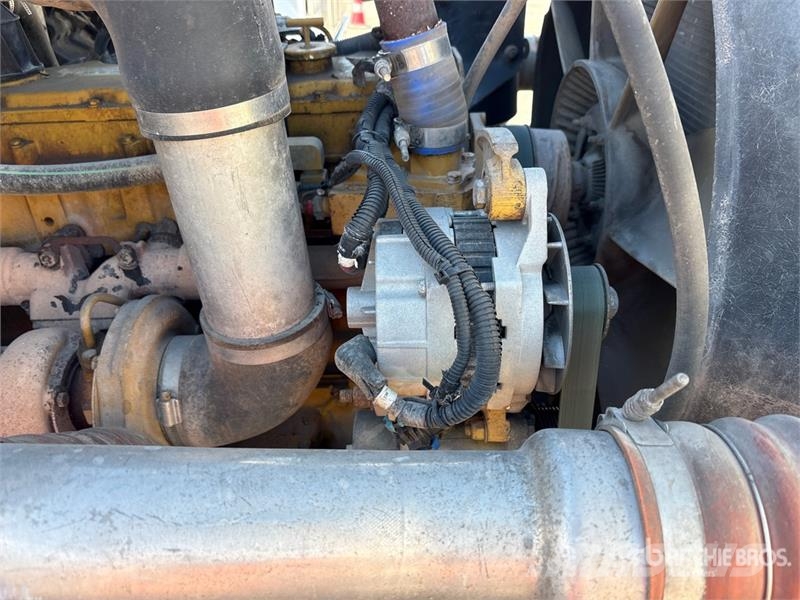 Peterbilt 330 6x4 Fuel and Lube Truck Tovornjaki cisterne