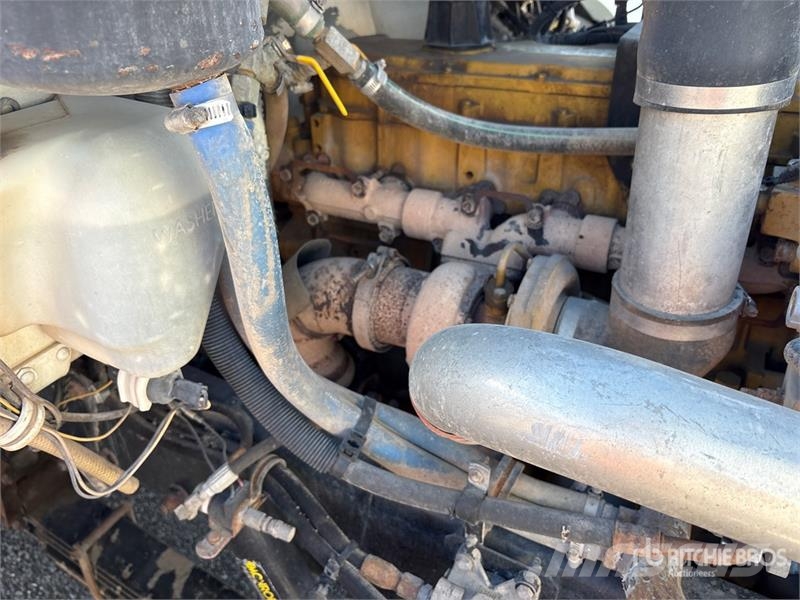 Peterbilt 330 6x4 Fuel and Lube Truck Tovornjaki cisterne