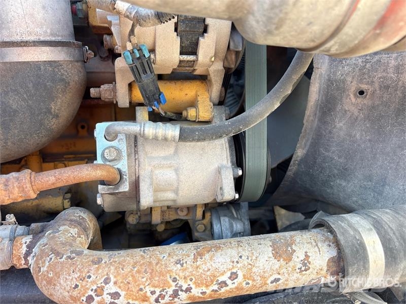 Peterbilt 330 6x4 Fuel and Lube Truck Tovornjaki cisterne