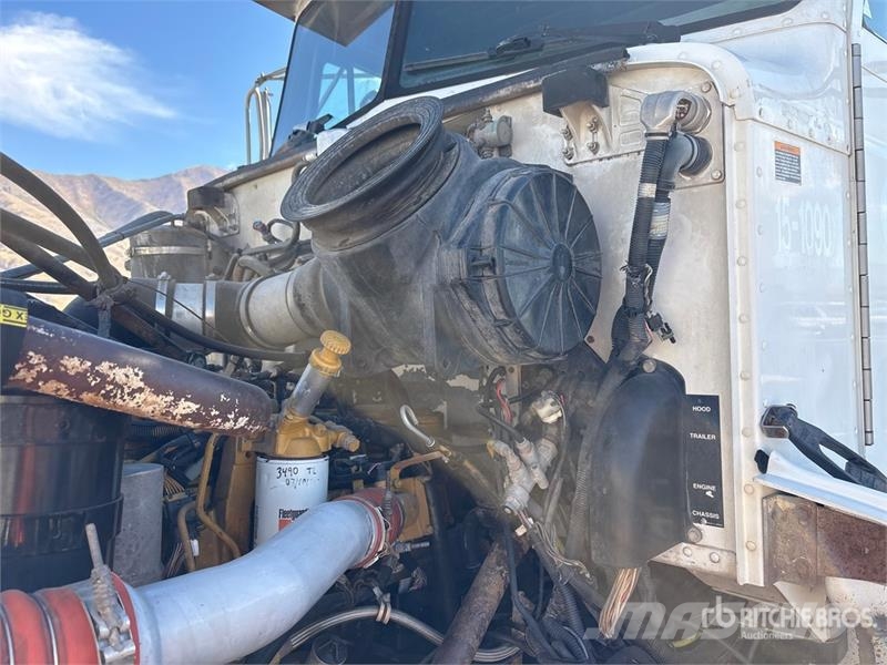 Peterbilt 330 6x4 Fuel and Lube Truck Tovornjaki cisterne