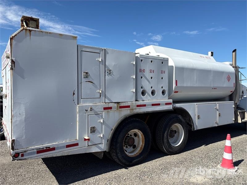 Peterbilt 330 6x4 Fuel and Lube Truck Tovornjaki cisterne