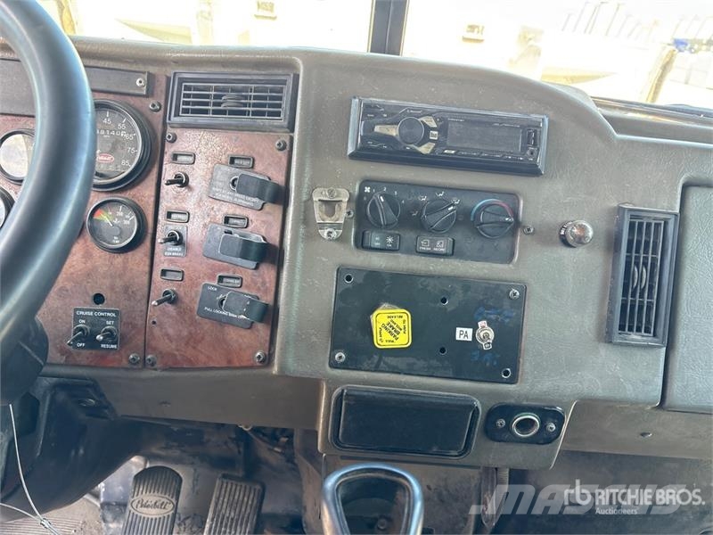 Peterbilt 330 6x4 Fuel and Lube Truck Tovornjaki cisterne