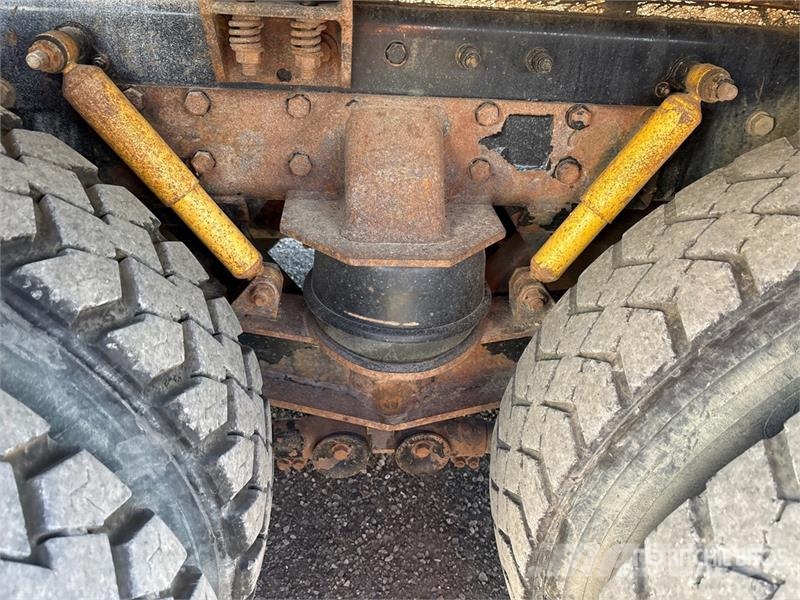 Peterbilt 330 6x4 Fuel and Lube Truck Tovornjaki cisterne