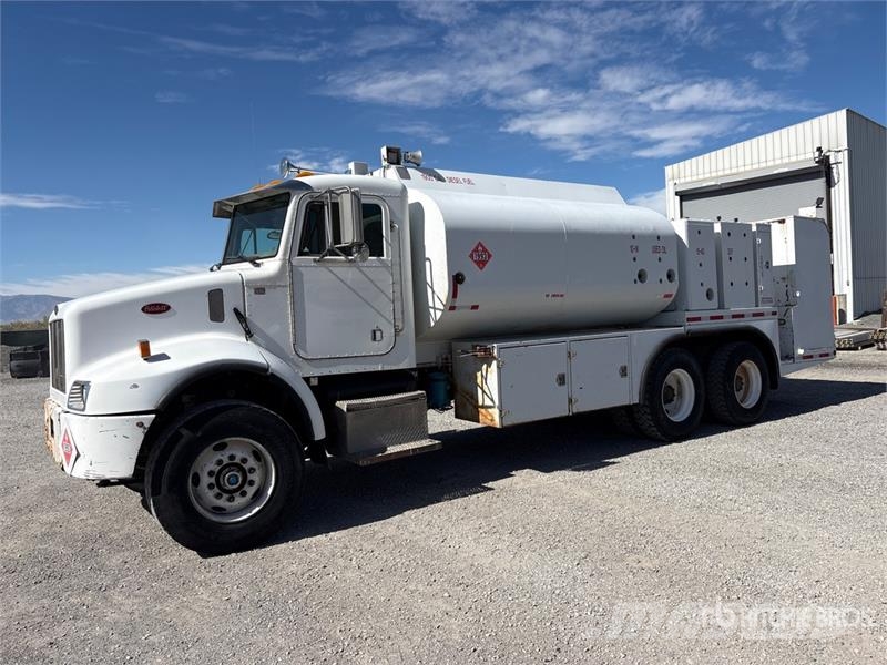 Peterbilt 330 6x4 Fuel and Lube Truck Tovornjaki cisterne