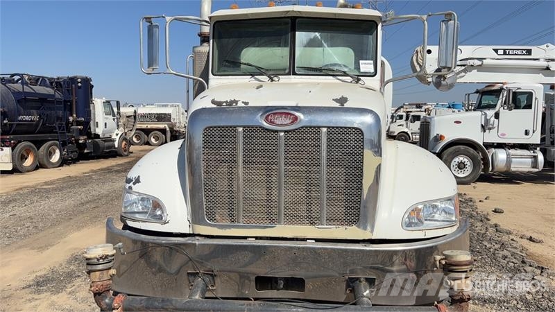 Peterbilt 335 Vesisäiliöautot