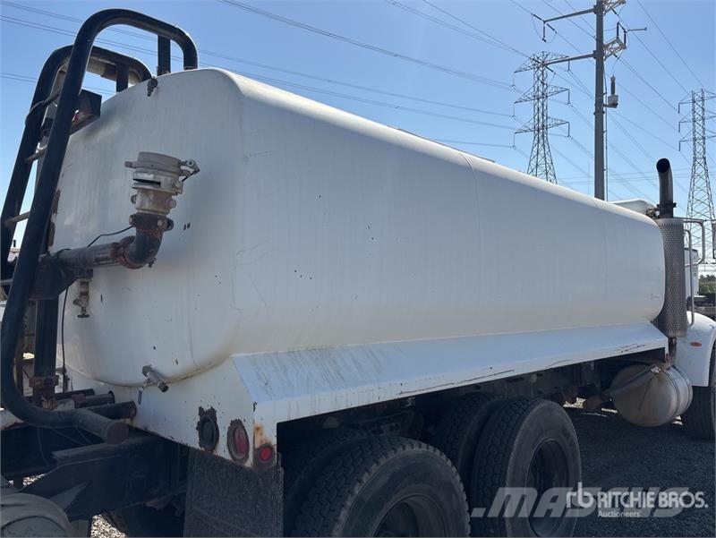 Peterbilt 335 Vesisäiliöautot