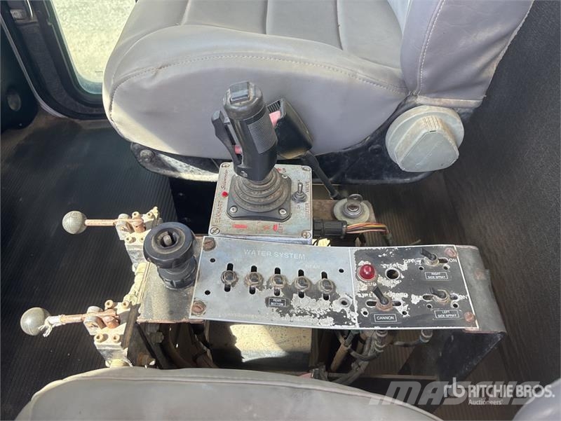 Peterbilt 335 Vesisäiliöautot