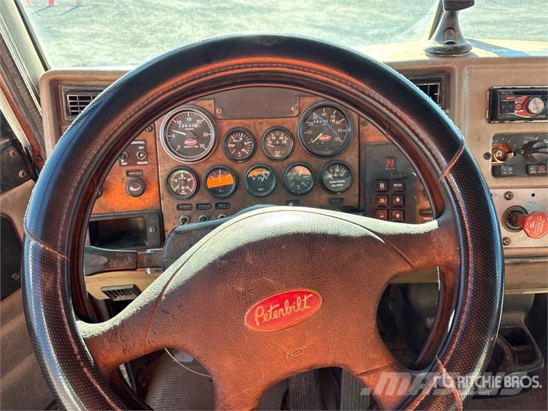 Peterbilt 335 Kipplader